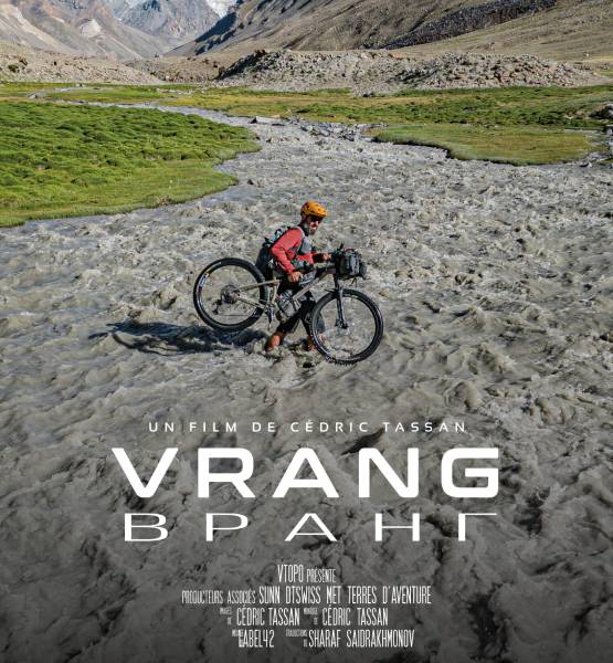 L'affiche du film "Vrang" avec un cycliste en montagne