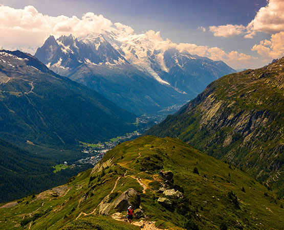 Une vue sur la montagne